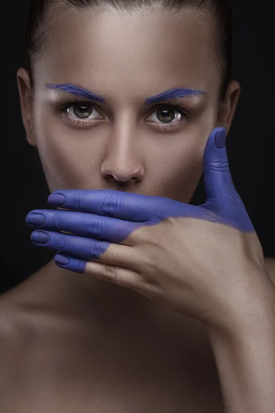 Portret van mooie vrouw met creatieve make-up — Stockfoto