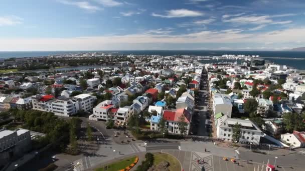 Bela vista aérea de ângulo largo de Reykjavik skyline Islândia — Vídeo de Stock