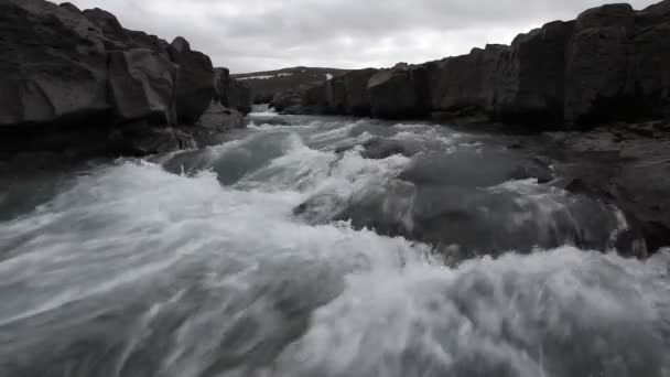 Řeka na Islandu — Stock video