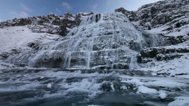 Зимний водопад — стоковое видео