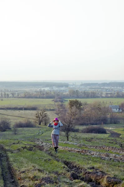 Chica en la aldea — Foto de Stock