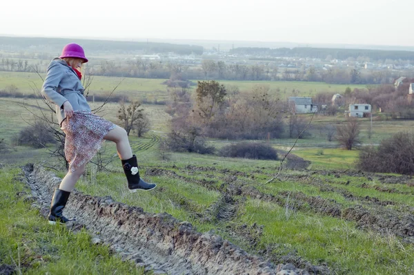 Walking girl — Stock Photo, Image