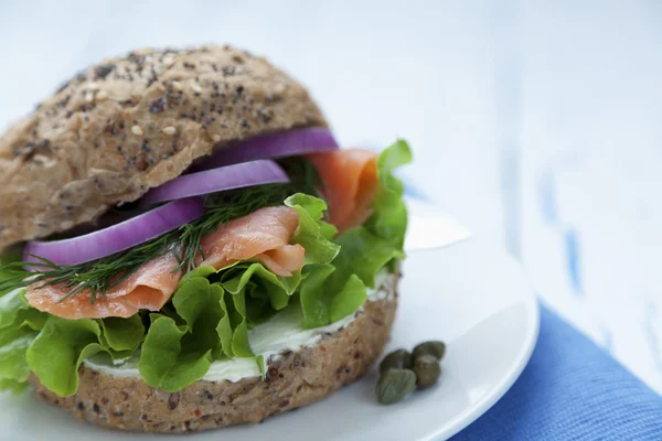 Hamburguesa de salmón ahumado — Foto de Stock