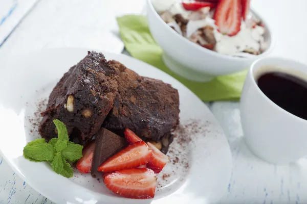 Gluten free brownie and breakfast muesli — Stock Photo, Image
