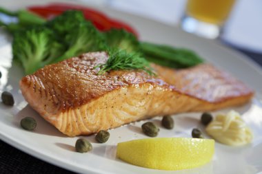 Somon steak ve cookeg sebze