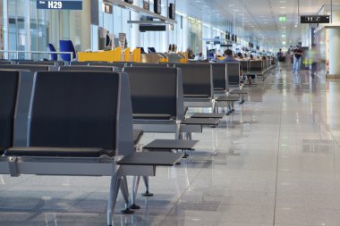 Havalimanı terminal bekleme salonu