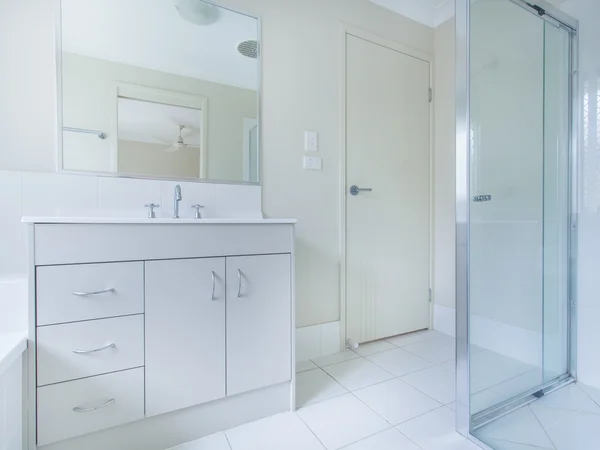 Einfaches Badezimmer — Stockfoto