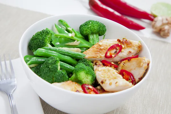 Pollo con verduras — Foto de Stock