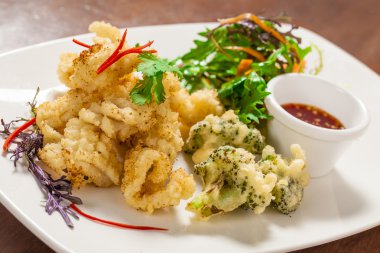 derin kızarmış kalamar