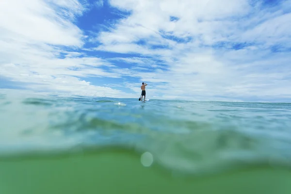 Stan upp paddla boarder — Stockfoto