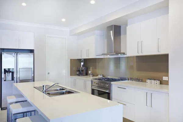 yeni modern bir mutfak