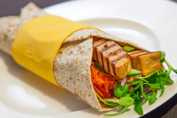 Vegetarian wrap — Stock Photo, Image