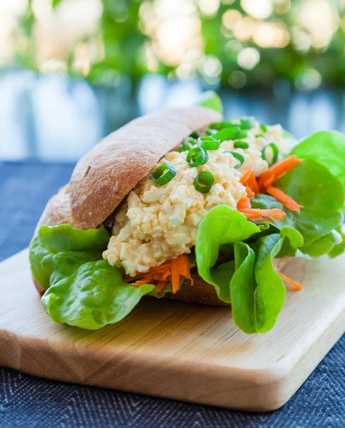 Sandwich cu salată de ouă — Fotografie, imagine de stoc