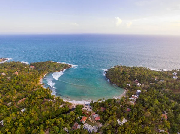 Sri Lanka 'nın güney kıyısındaki Hiriketiya Sahili