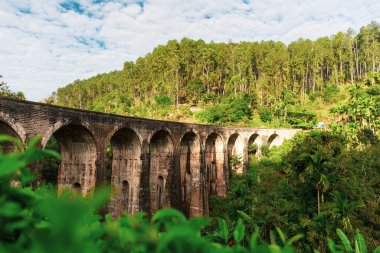 Ella yakınlarındaki ünlü dokuz kemer köprüsü, Sri Lanka