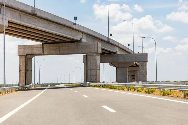 Tomma Nybyggda Motorvägar Och Överfart — Stockfoto