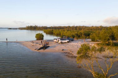 Günbatımı, Avustralya, Queensland, Rainbow Sahili yakınlarındaki Yoksulluk Noktasında.