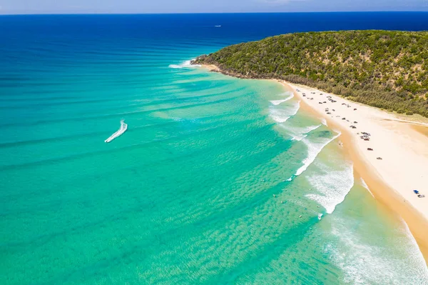 Veículos 4Wd Surfistas Double Island Point Dia Ensolarado Queensland Austrália — Fotografia de Stock