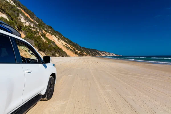 Veicolo Fuoristrada Una Spiaggia Incontaminata Colorata Queensland Australia — Foto Stock