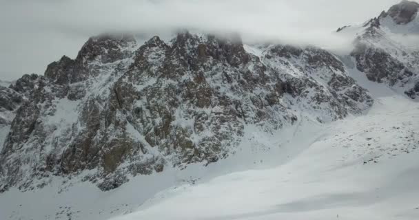 Blick Auf Die Schneebedeckten Berge Skigebiet — Stockvideo