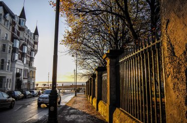 Güneş sabahleyin Douglas adasında doğuyor, Man adasında.