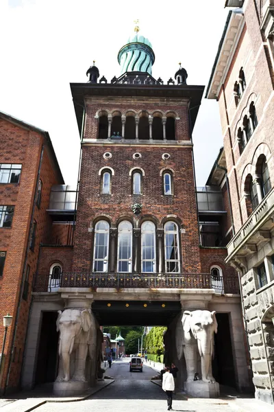 コペンハーゲン - デンマークのカールスバーグ醸造所でゾウの門 — ストック写真