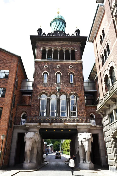 PORTA ELEFANTE NA CARLSBERG BREWERY EM COPENHAGEN - DINAMARCA — Fotografia de Stock