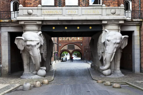 PORTA ELEFANTE ALLA BRETAGNA DI CARLSBERG A COPENAGEN - DANIMARCA — Foto Stock