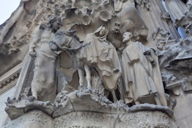 Sagrada Familia Kilisesi (Antoni Gaudi) Barcelona - İspanya doğuş cephe heykelleri