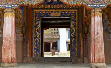 giriş gangtey goemba Budist manastır phobjikha Vadisi Bhutan