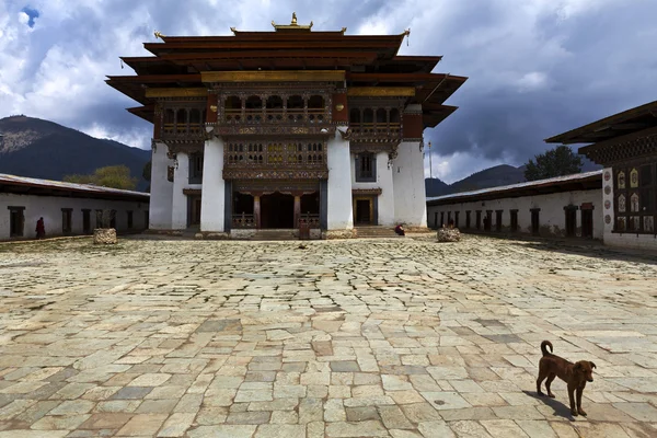 Monastero buddista di Gangtey Goemba nella valle di Phobjikha in Bhutan — Foto Stock