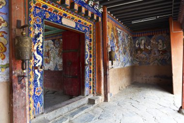 giriş gangtey goemba Budist manastır phobjikha Vadisi Bhutan