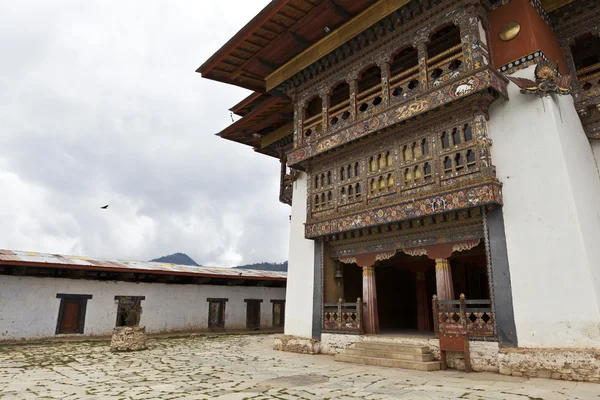 Gangtey goemba buddhistiska kloster i phobjikha dalen i bhutan — Stockfoto