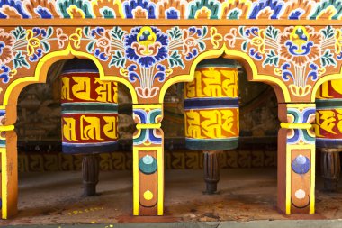 renkli ibadet tekerlerimi Bhutan