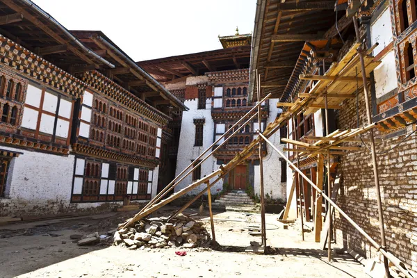 ブータンの放棄 lhuentse ゾン修道院の中庭. — ストック写真