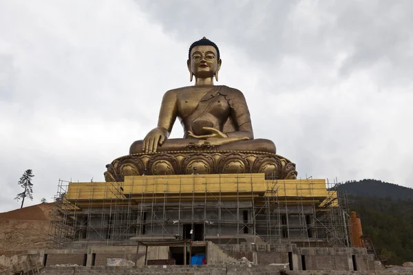 GIANT BUDDHA STATUE ABOVE TIMPHU THE CAPITAL OF BHUTAN. — Stock Photo, Image