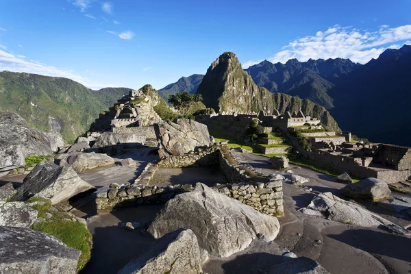 Soluppgång på machu picchu med den huayna picchu i bakgrunden - peru — Stockfoto