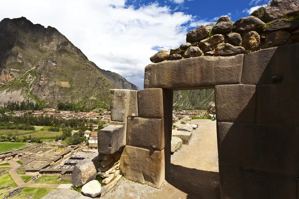 Ruínas incas de Ollantaytambo - uma fortaleza no Vale Sagrado ao lado de Cuzco no Peru, América do Sul — Fotografia de Stock