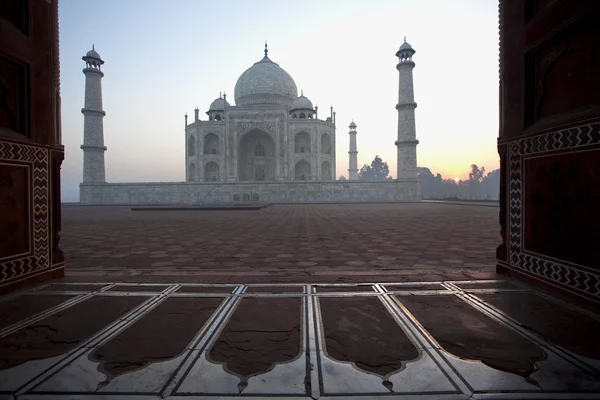 Taj Mahal in the morning fog - Agra - Uttar Pradesh - North India — Stock Photo, Image