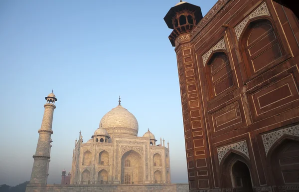 Taj Mahal in the morning fog - Agra - Uttar Pradesh - North India — Stock Photo, Image