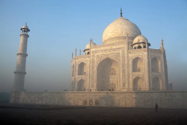 Taj Mahal in the morning fog - Agra - Uttar Pradesh - North India — Stock Photo, Image