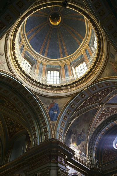 Innenraum der kolonialen Kathedrale in Cordoba, im Norden Argentiniens — Stockfoto