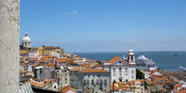 View at the old Alfama quarter in Lisbon with the Tagus River in the background — Stock Photo, Image