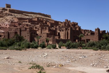 AIT ben haddou - eski kasbah şehirde Merkezi Tarık