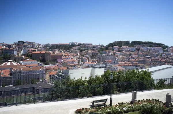 Bekijken van een park in baixo chiado in het oude centrum van de portugese hoofdstad Lissabon — Stockfoto