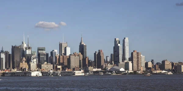 Vista del horizonte de Manhattan desde el río Hudson - Nueva York, Estados Unidos de América —  Fotos de Stock