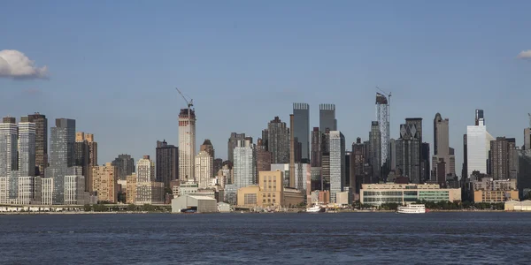 Skyline di Manhattan visto dal fiume Hudson - New York, Stati Uniti d'America — Foto Stock