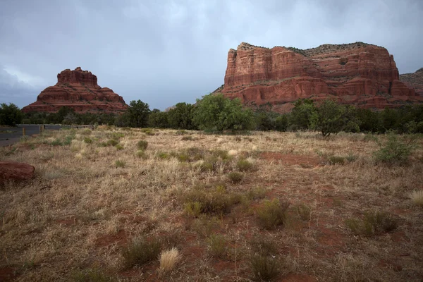 Κόκκινο βουνά στο εθνικό πάρκο sedona - Αριζόνα, Ηνωμένες Πολιτείες της Αμερικής — Φωτογραφία Αρχείου