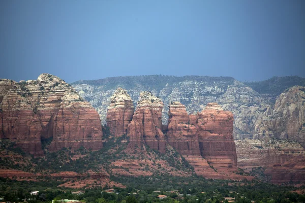 Röda klippor av Sedona nationalpark - Arizona - Usa — Stockfoto