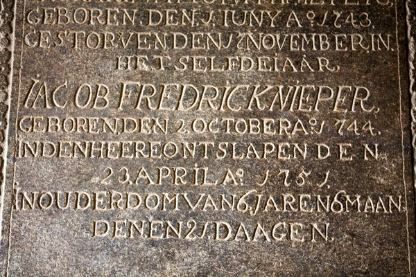 Piedra grave dentro de los holandeses de la vieja iglesia reformada (groote kerk) en fuerte de galle - sri lanka —  Fotos de Stock